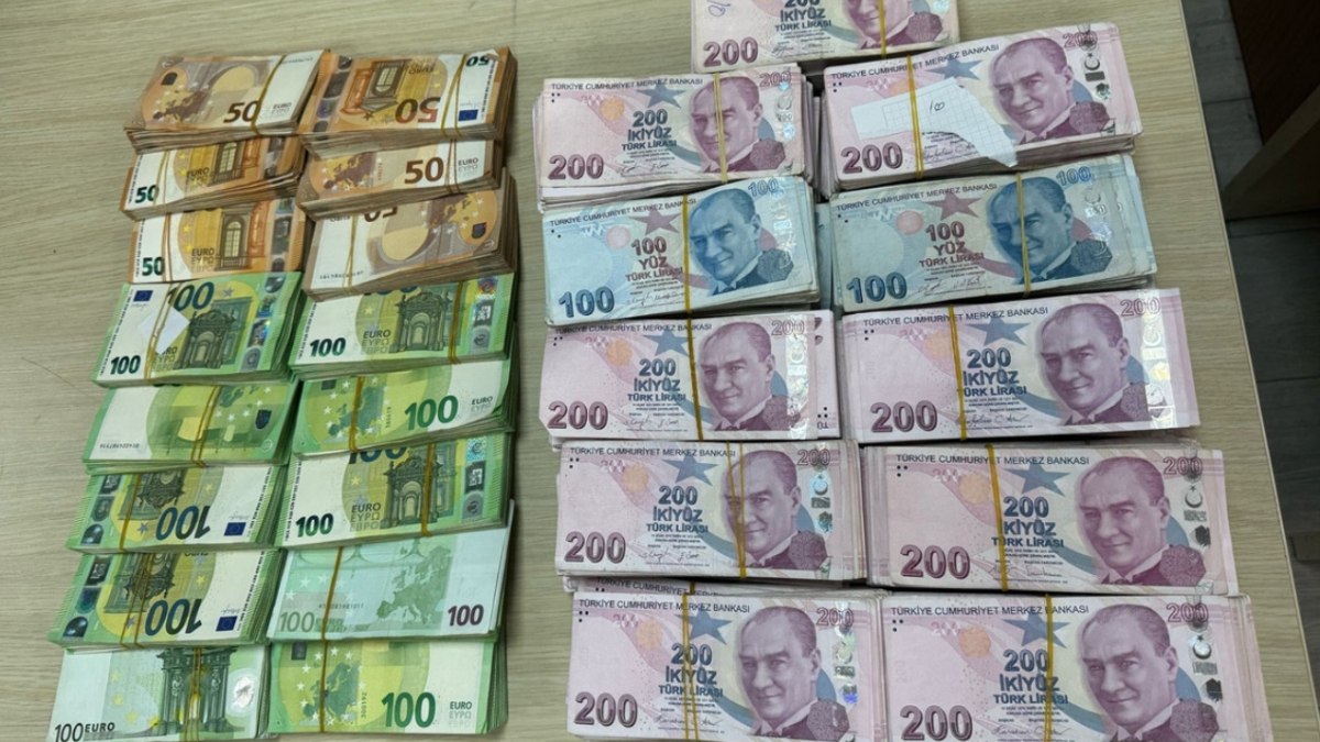 İBB’ye yönelik yolsuzluk soruşturması: Bazı şüphelilerin ev ve iş yerlerinde arama yapıldı