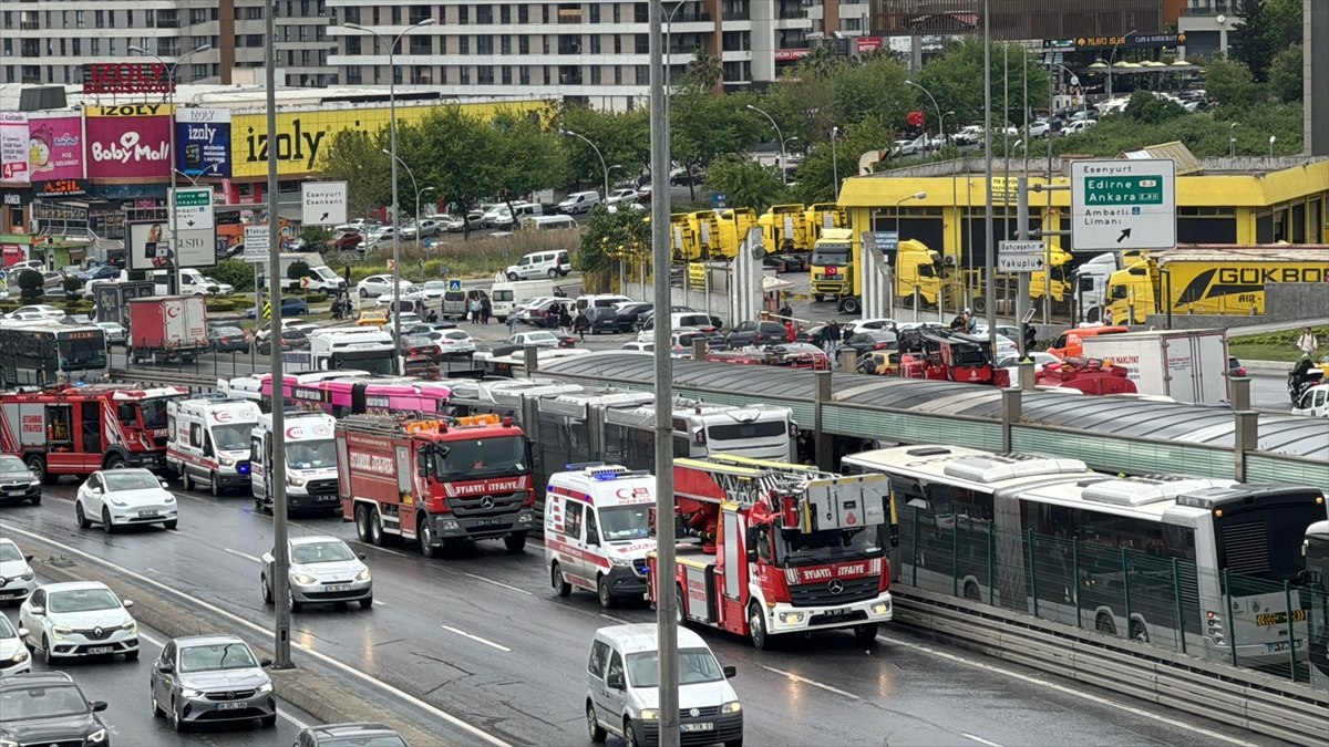 İstanbul’da metrobüs kazası: 1 ölü 54 yaralı
